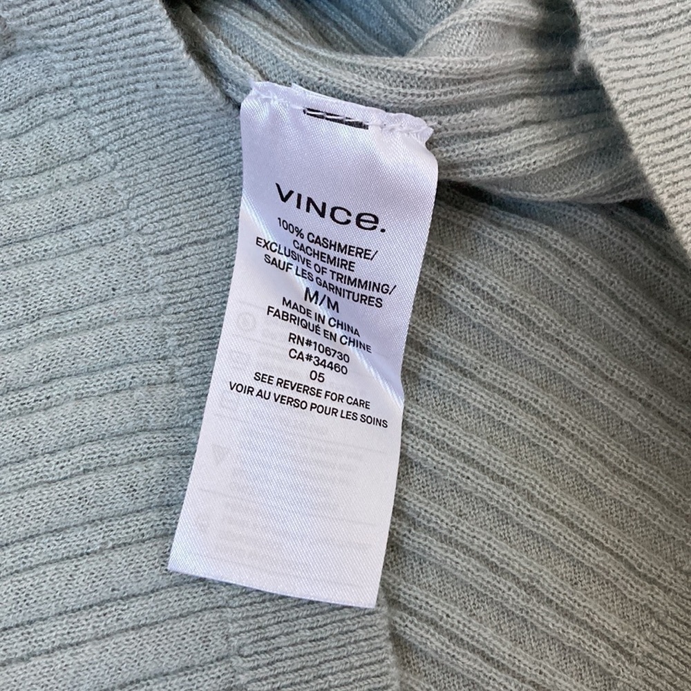 Vince Mixed Ribbed Cashmere V-neck - Picture 4 of 5